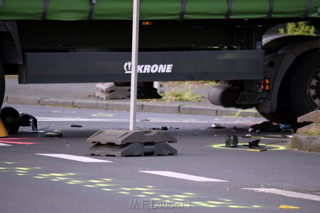 Schwerer Motorrad Unfall Feldkassel Robert Boschstr Edsel Fordstr P047.JPG - Miklos Laubert